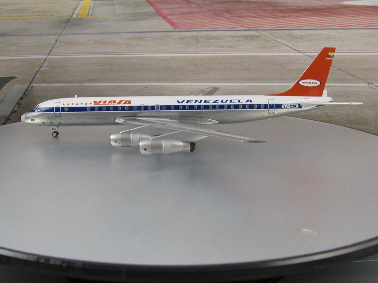 Viasa Venezuela DC-8-52 YV-132C