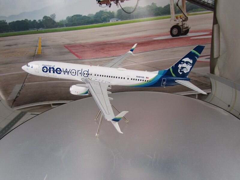 Alaska Airlines 737-900ER One World livery
