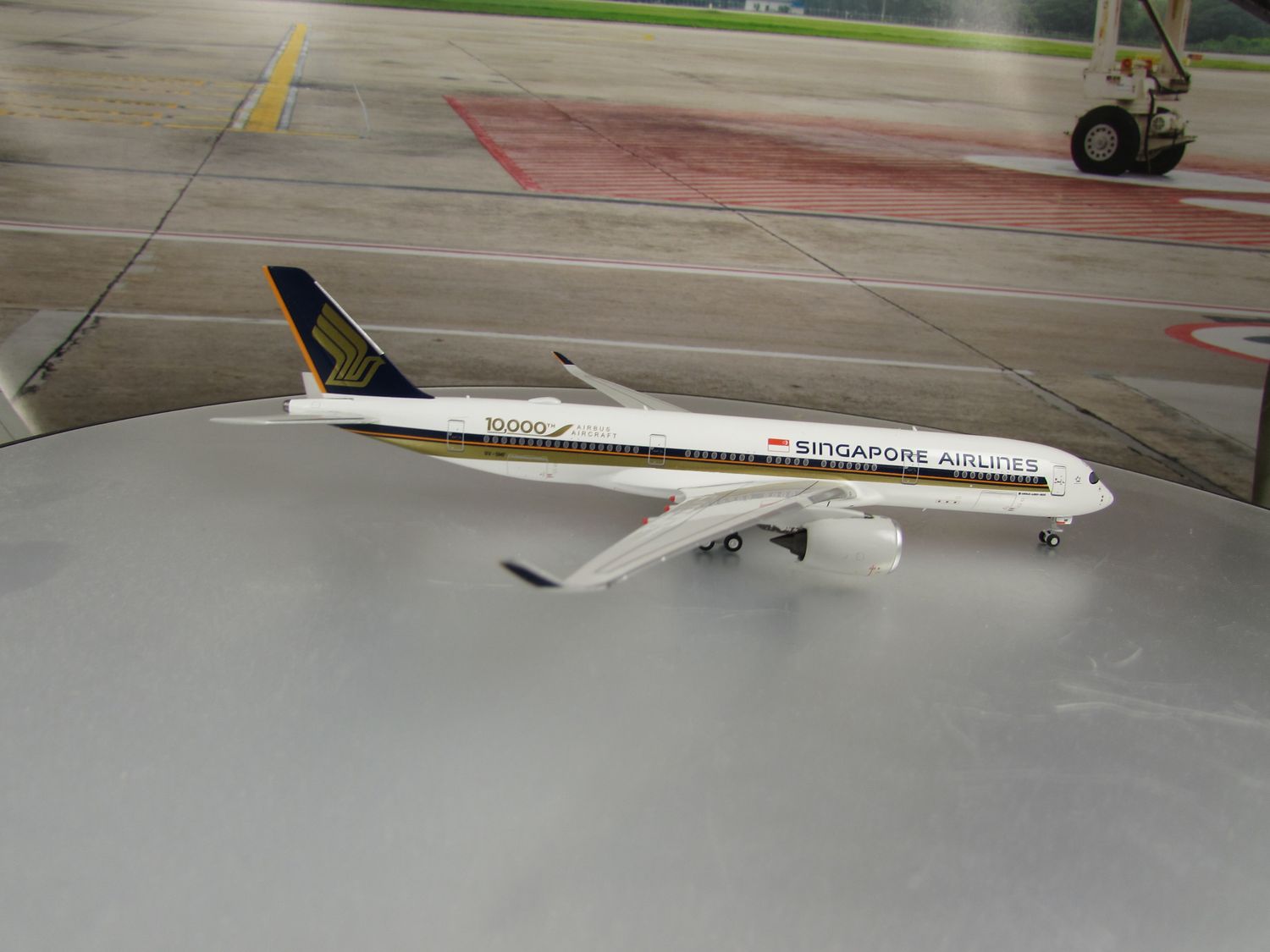 Singapore Airlines  A350-900 10000th Airbus Aircraft livery
