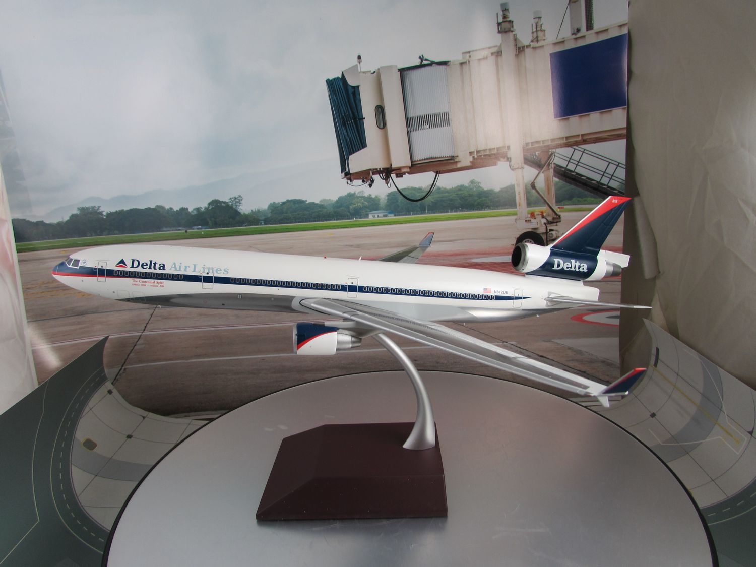 Delta Air Lines MD-11 (Retro livery) Reg N812DE