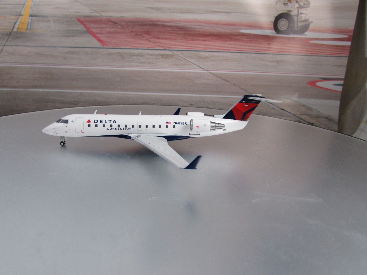 Delta Connection CRJ-200