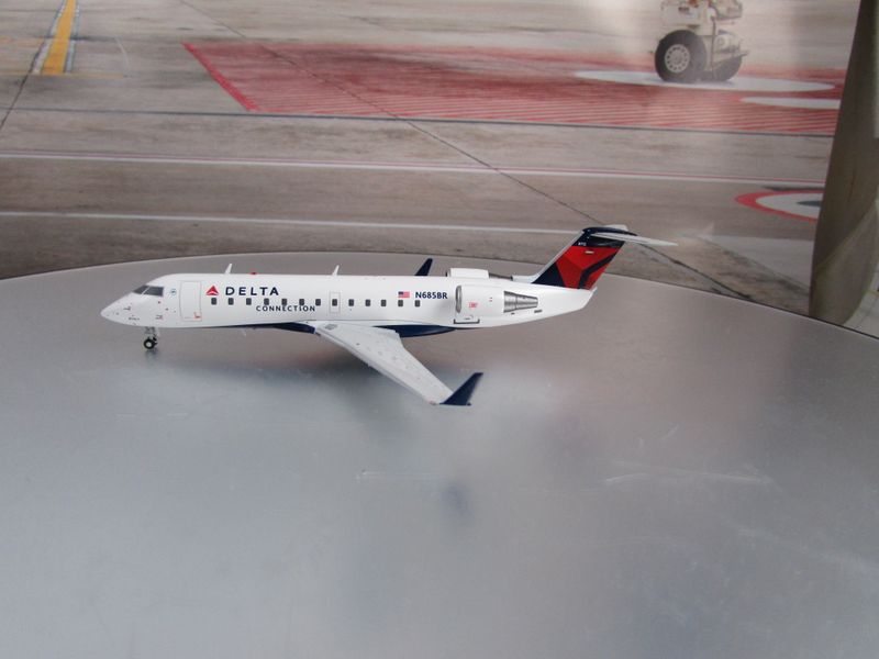 Delta Connection CRJ-200