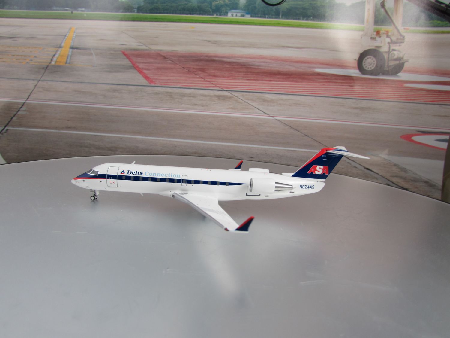 ASA Delta Connection CRJ200