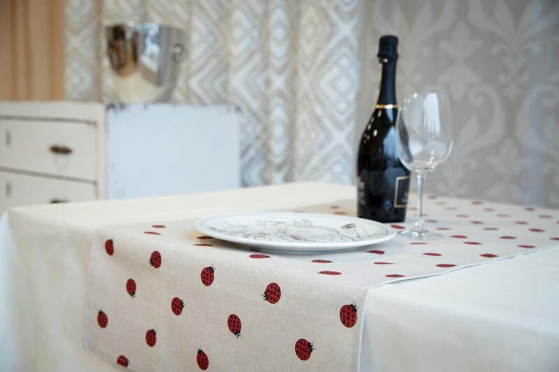 RUNNER COTONE CON COCINELLE RUNNER COTONE CON COCINELLE