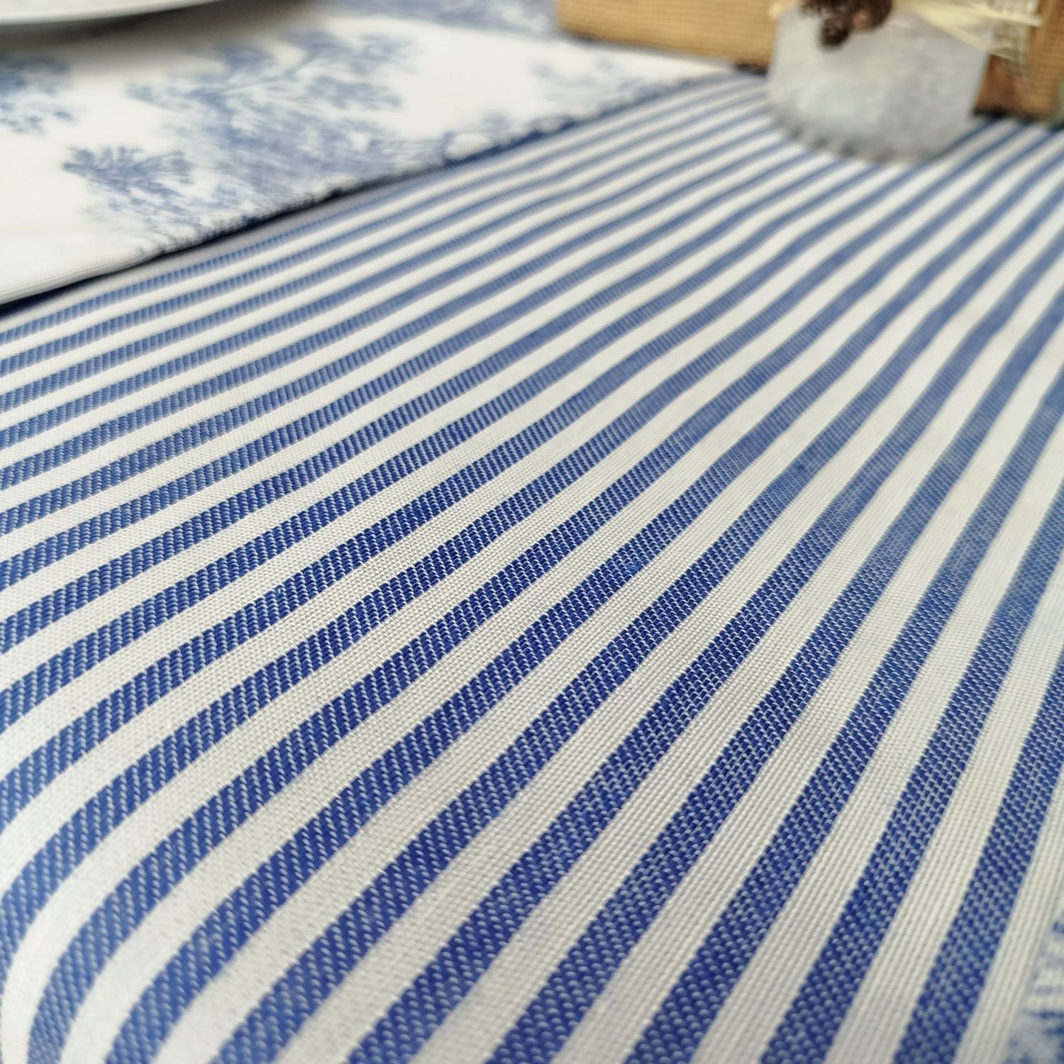 TOVAGLIA RETTANGOLARE RIGHE BIANCHE E BLU