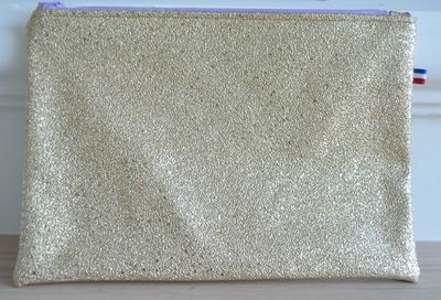 Pochette « Éclat doré » – Élégance brillante made in Pei-Pei Pochette « Éclat doré » – Élégance brillante made in Pei-Pei