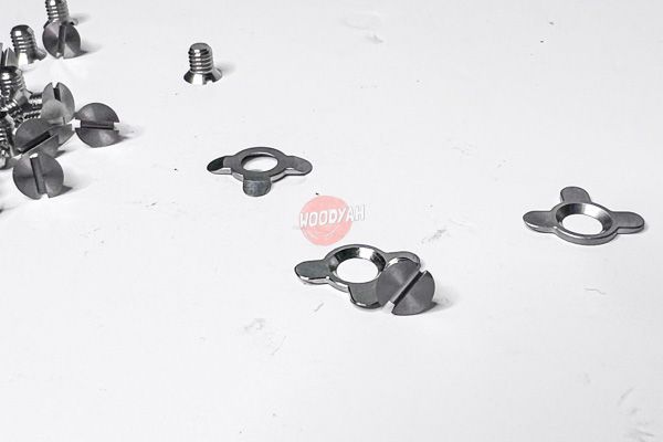 Tiny Head Spur Screw