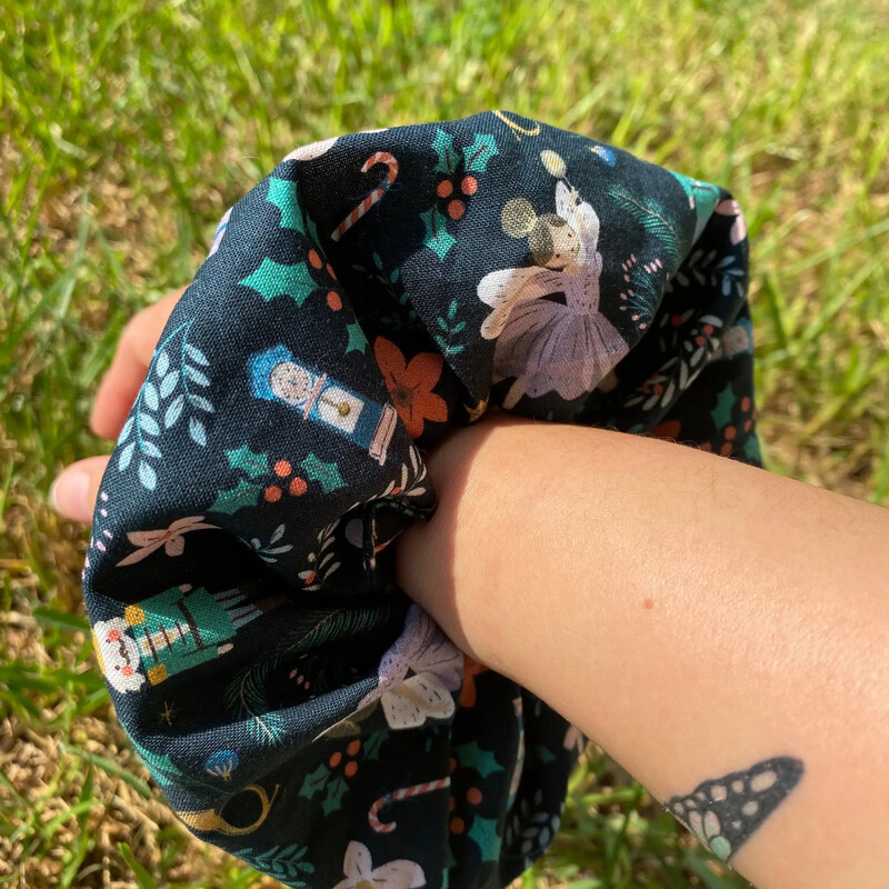 Nutcracker Scrunchie Navy