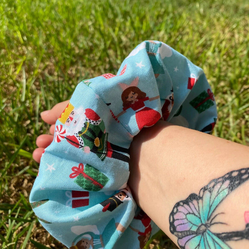 Nutcracker Scrunchie Turquoise