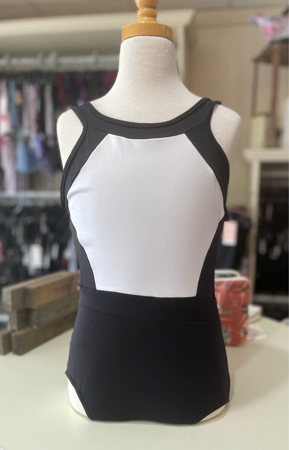 Tuxedo Leo RDE-1711
