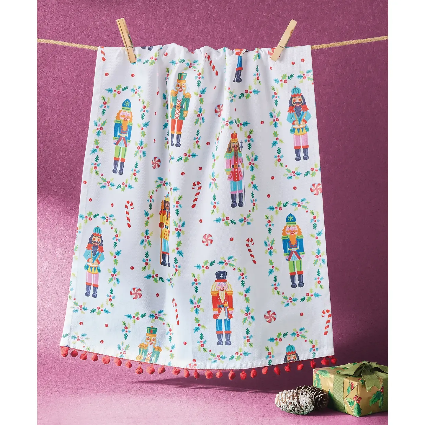Nutcrackers w/Pom Pom Kitchen Towel 04AS74WC