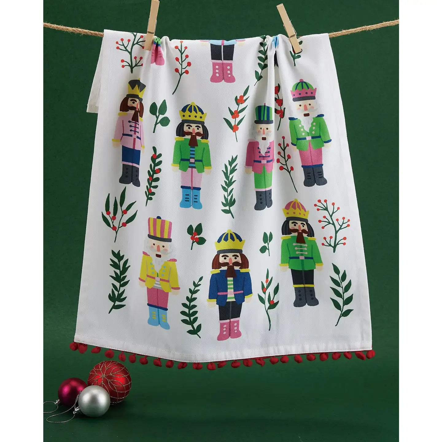 Vintage Nutcrackers W/Pom Pom Printed Towel 04RN309WC