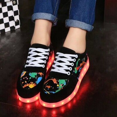 Fornecimento direto da fábrica Modo colorido 11 Sapatos emissores de luz coloridos Luzes LED Carregamento USB Homens e mulheres Casais Estilo Graffiti Tênis