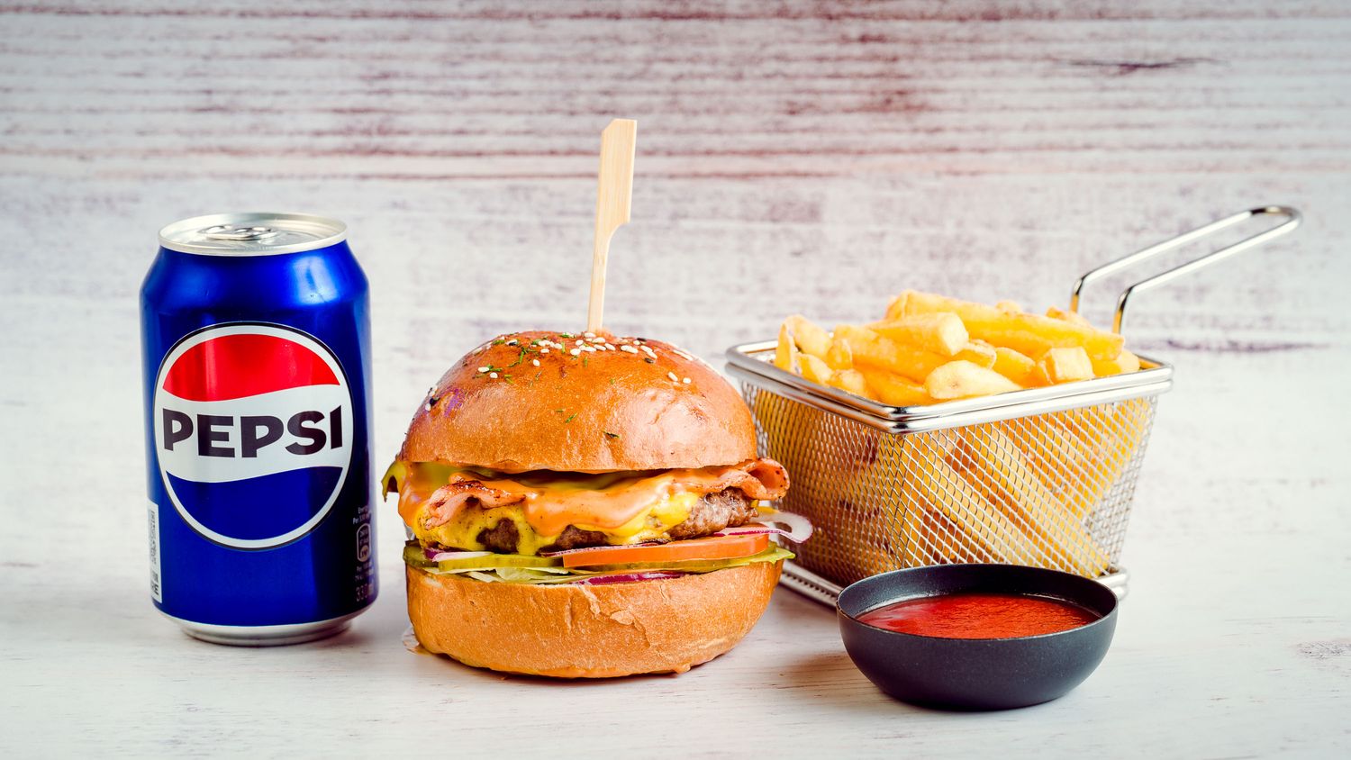 BEKONA BURGERIS AR FRI UN DZERIENU