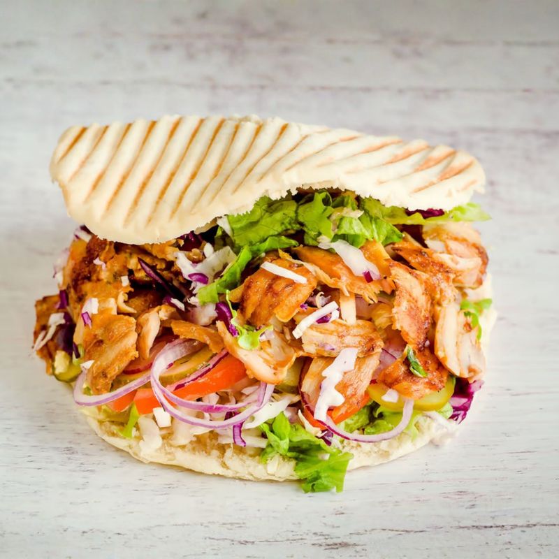 Kebabs pitas maizē