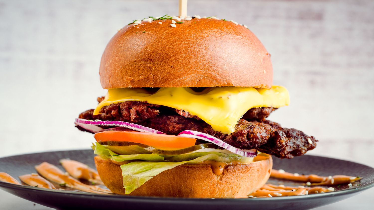 Jēra gaļas burgeris