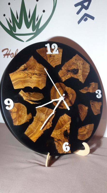 Holz und Epoxid Wanduhr " Olive Schwarz " 35 cm