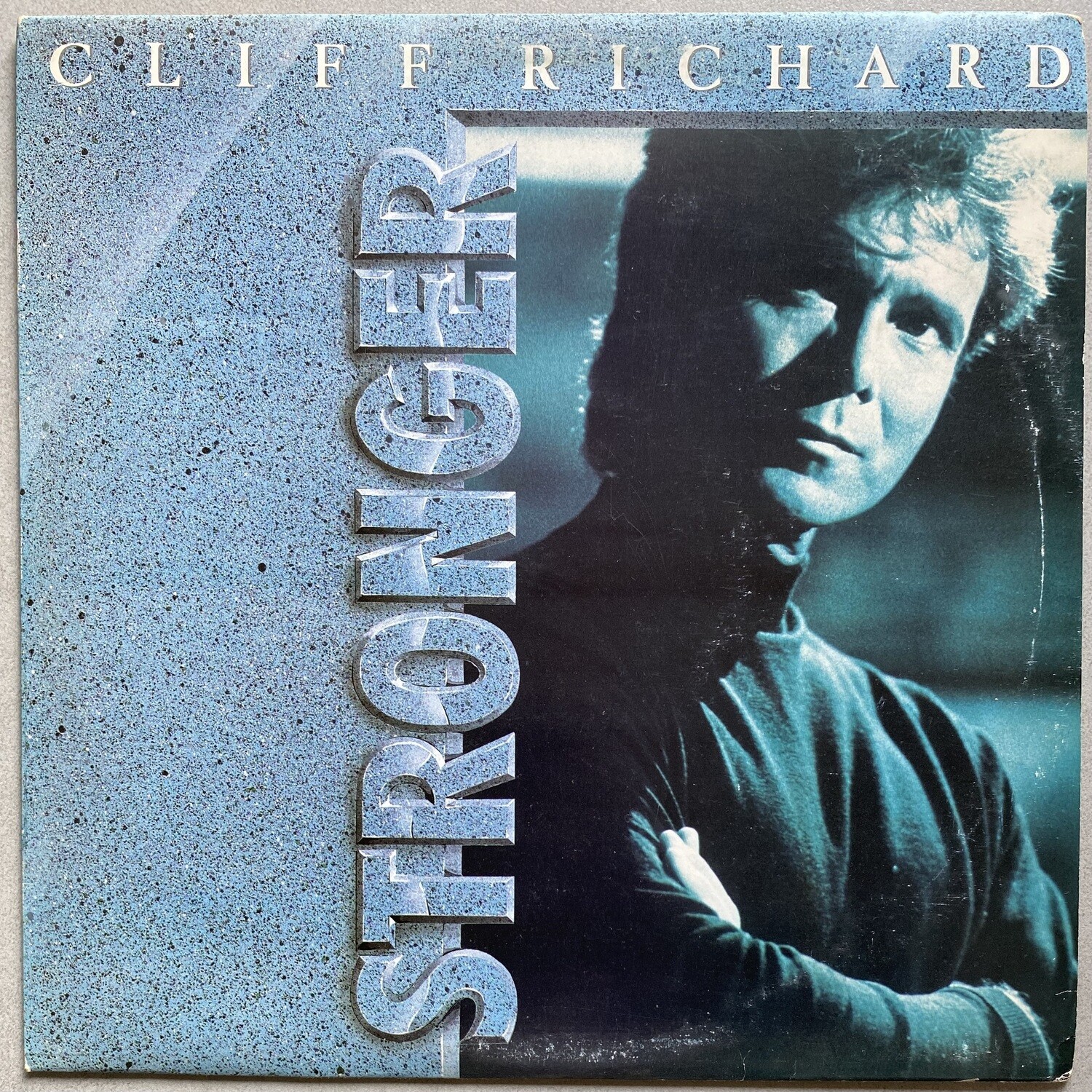 Cliff Richard ?– Stronger