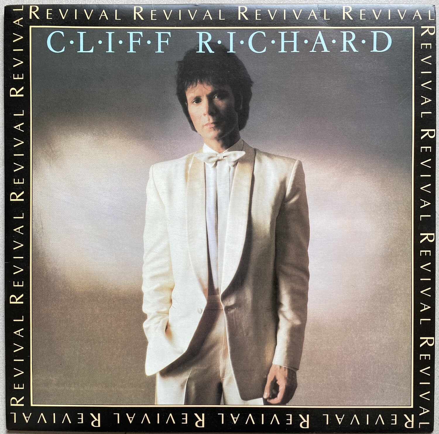 Cliff Richard – Revival