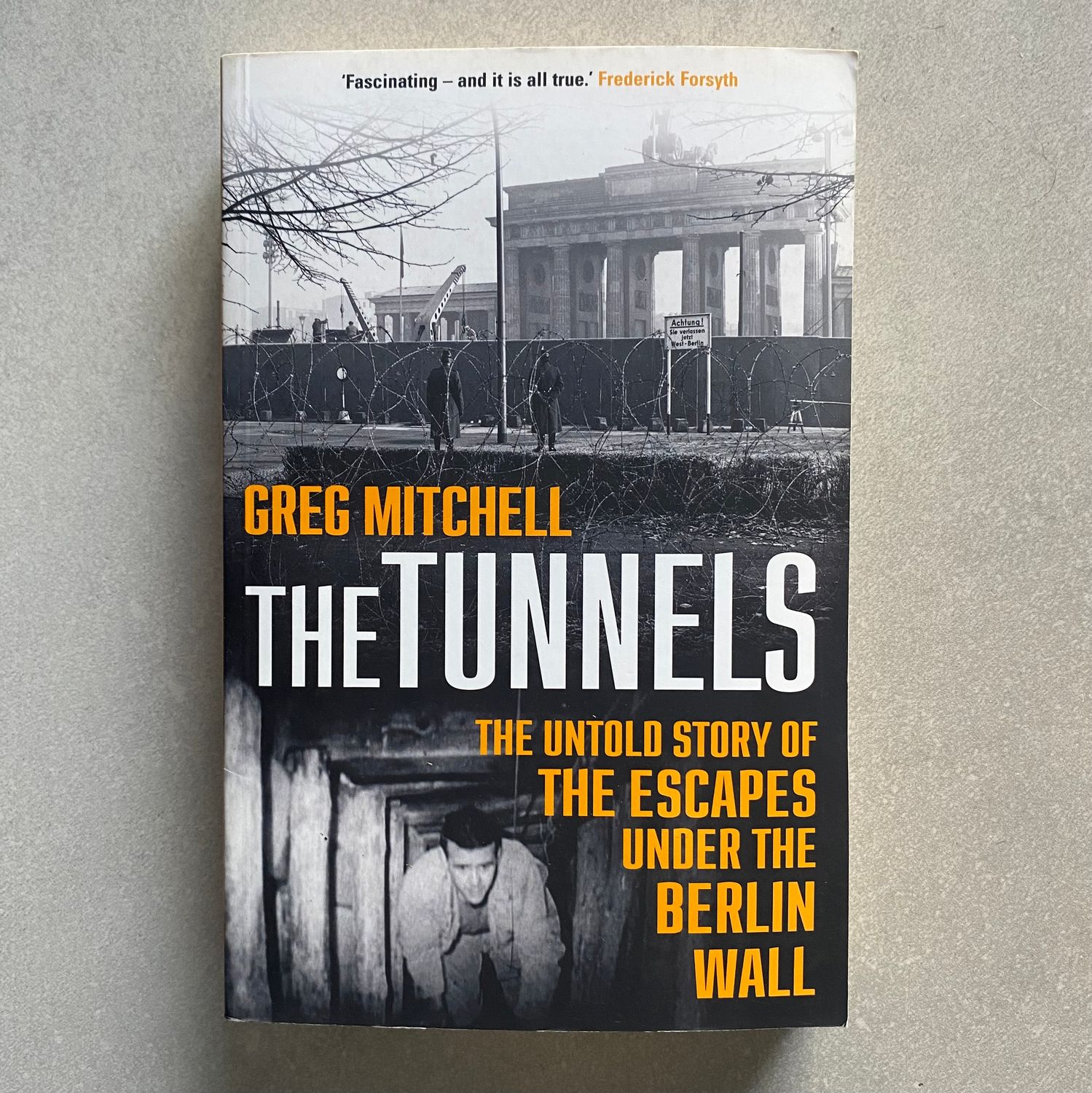 The Tunnels: Escapes Under the Berlin Wall and the Historic Films the JFK White House Tried to Kill - Greg Mitchell (Book)