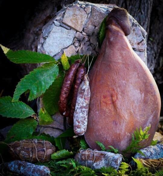 JAMBON CRU ENTIER s/os  12 mois d'affinage  minimum 5/7 kG environ