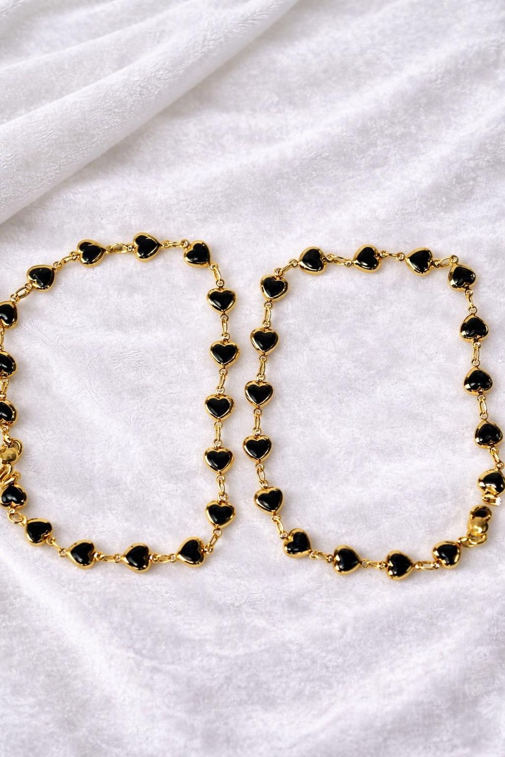 Black stone heart shaped gold tone anklet