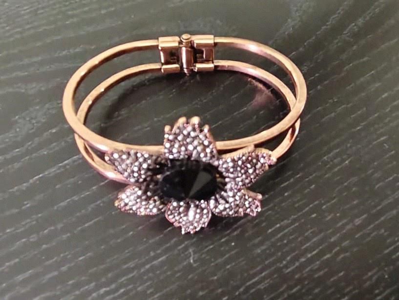 Small rose-gold tone white with black flower Bangle