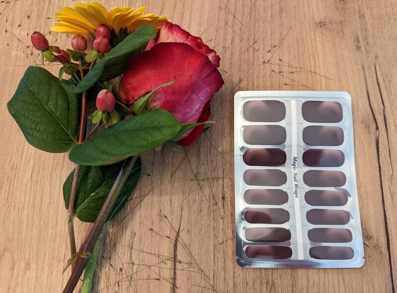 Cloudy Hot Chocolate, 16er-Nagelfolie Cloudy Hot Chocolate, 16er-Nagelfolie