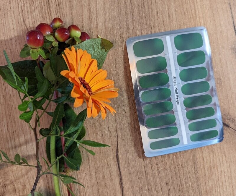 Cloudy Jade Green, 16er-Nagelfolie Cloudy Jade Green, 16er-Nagelfolie