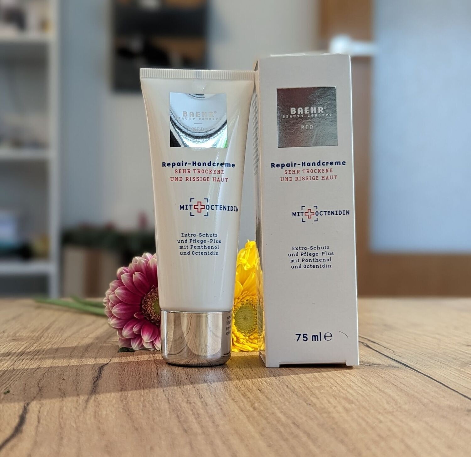 SONDERPOSTEN! BAEHR Repair-Handcreme, Tube mit 75 ml Creme Versand nur innerhalb Deutschlands möglich! SONDERPOSTEN! BAEHR Repair-Handcreme, Tube mit 75 ml Creme Versand nur innerhalb Deutschlands möglich!