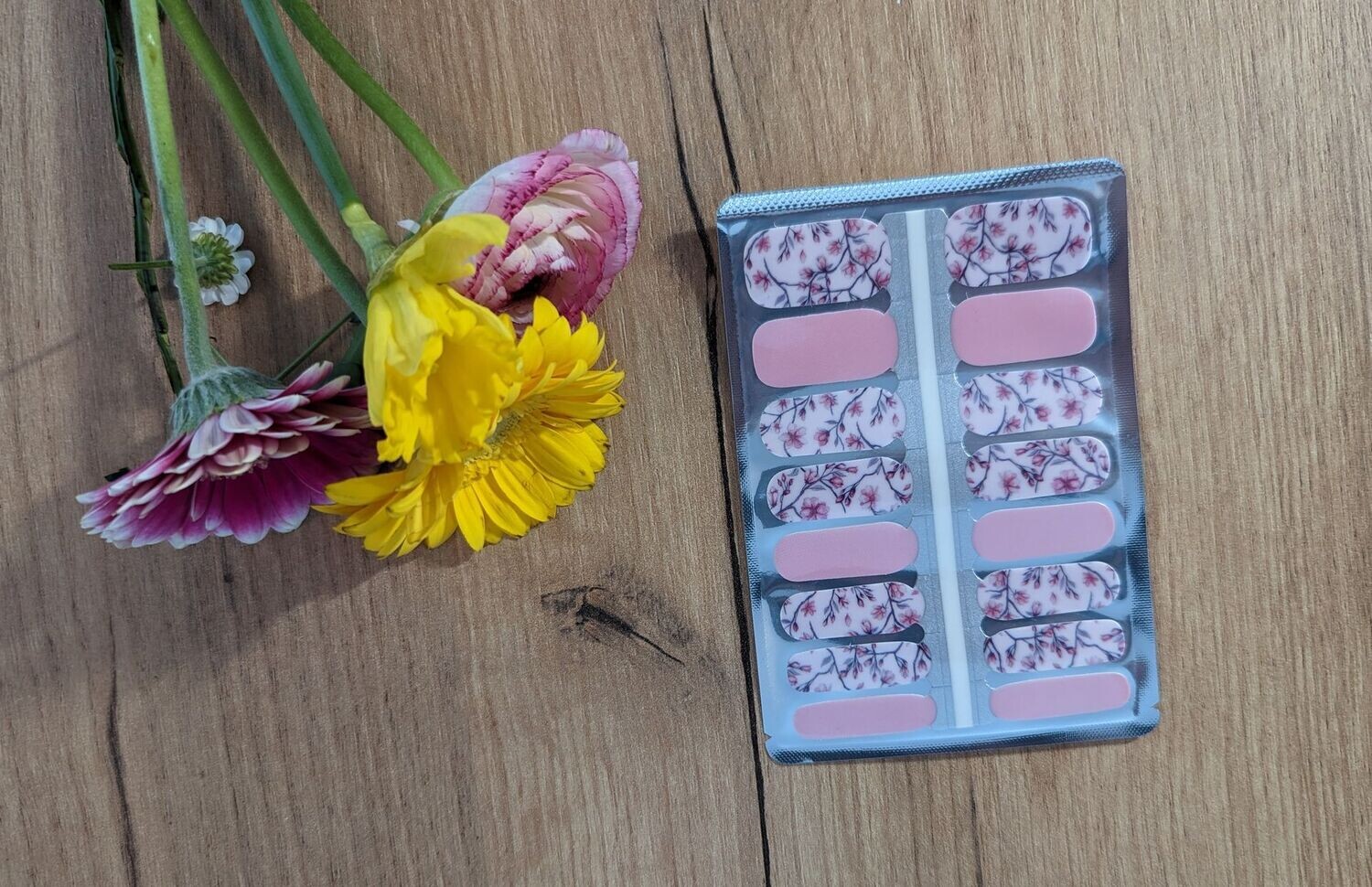 Cherry Blossom, semitransparent, 16-er Nagelfolie Magic Nail Wraps