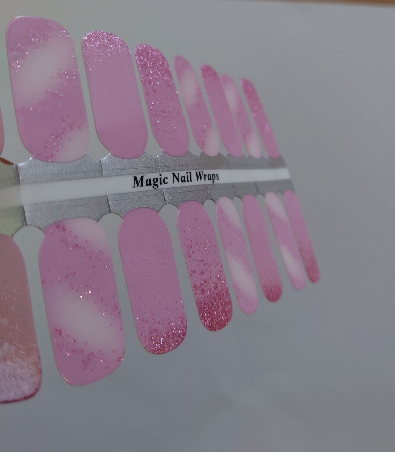 Beautiful Helen Breathless, 16er-Nagelfolie