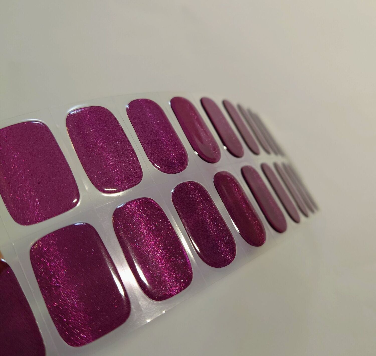 Seduce me in Berry, leicht semitransparente UV-Gel-Folie , 20er-Nagelfolie