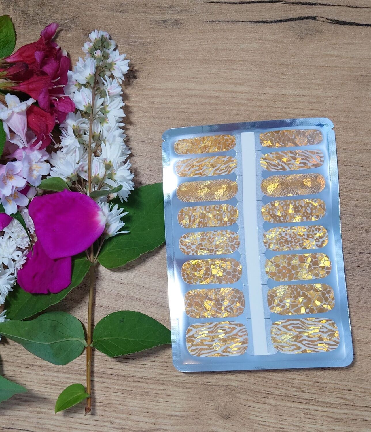 Gold Shards, teiltransparent, 16-er Nagelfolie Magic Nail Wraps wieder da!