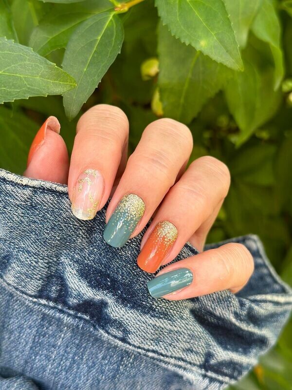 Falling for Gold, 16er-Nagelfolie