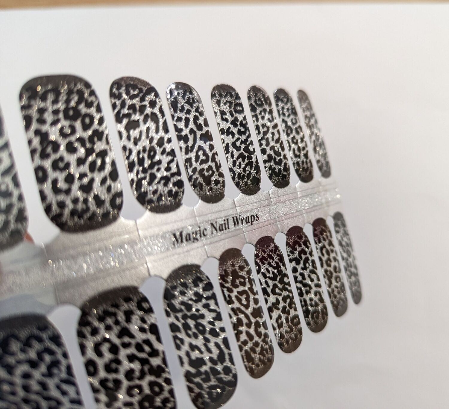 Wild Thing, 16er-Nagelfolie
