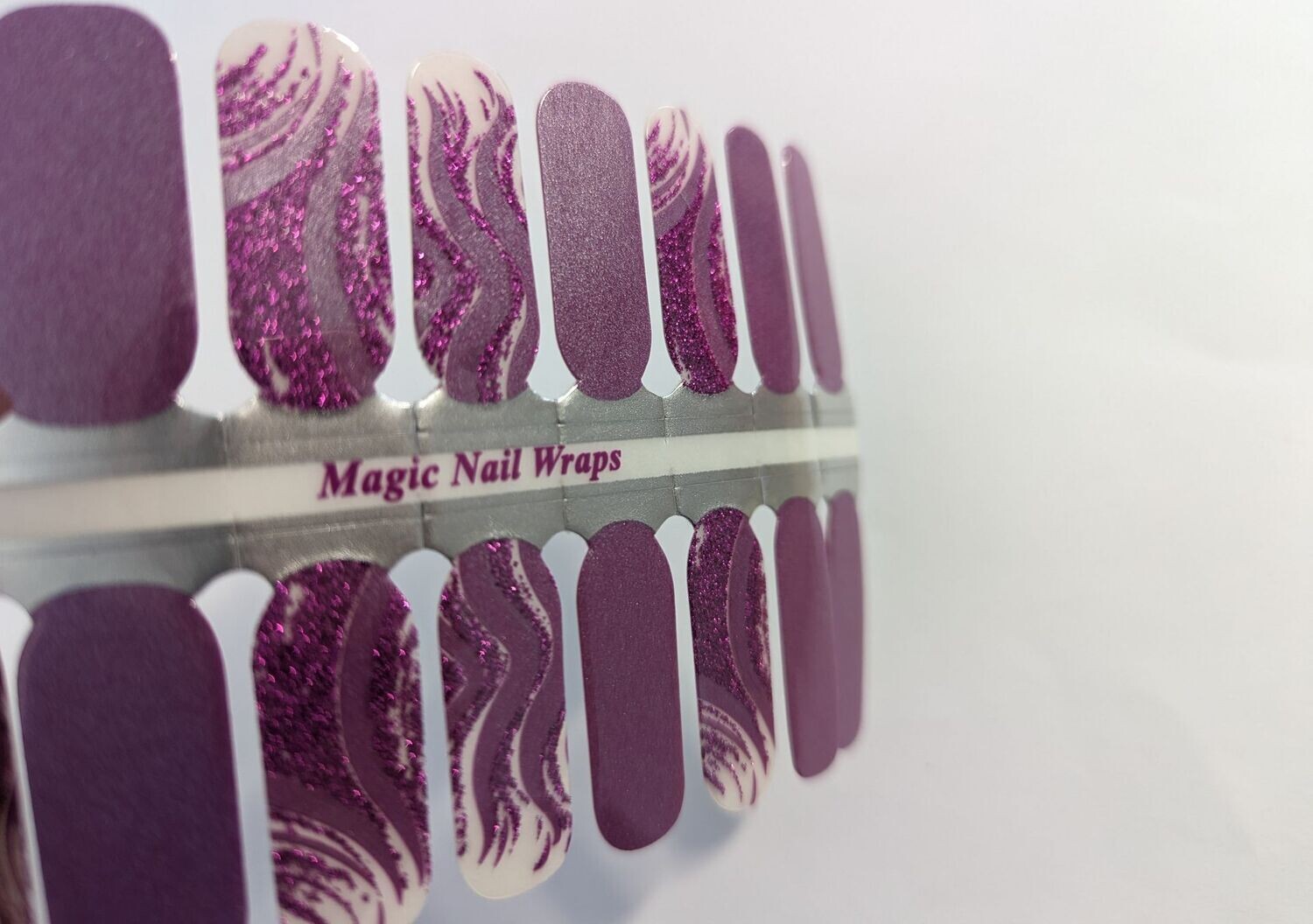 Lilac Wish, teilweise transparent, pearly, 16er-Nagelfolie