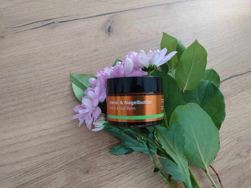 SONDERPOSTEN BAEHR Sinnes Oase Hand- und Nagelbutter 50 ml Orange & Lemon Grass Versand nur innerhalb Deutschlands möglich! SONDERPOSTEN BAEHR Sinnes Oase Hand- und Nagelbutter 50 ml Orange & Lemon Grass Versand nur innerhalb Deutschlands möglich!