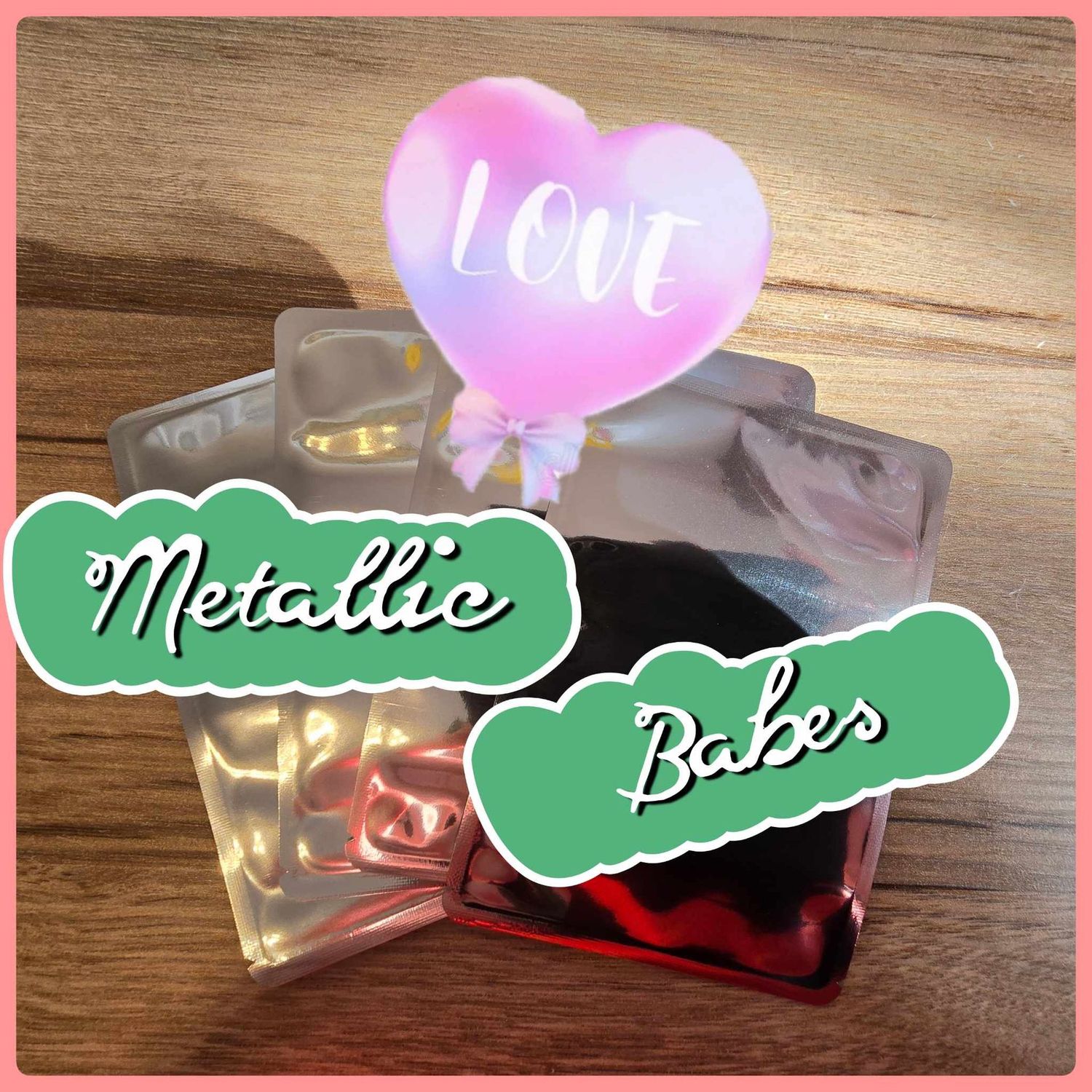 Girls go magic-Paket Love Metallic Babes
Magic Nail Wraps Exklusiv-Folien (davon ein Overlay)
4 x 16-er Nagelfolien