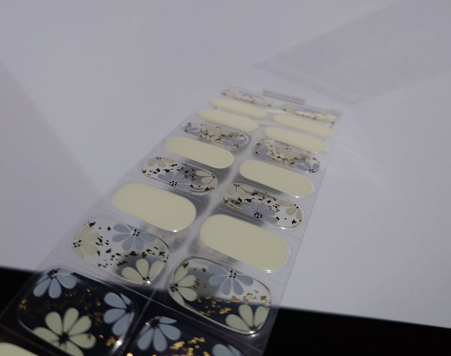 Hannah, teilweise transparente UV-Gel-Folie, 20er-Nagelfolie Magic Nail Wraps NG200368