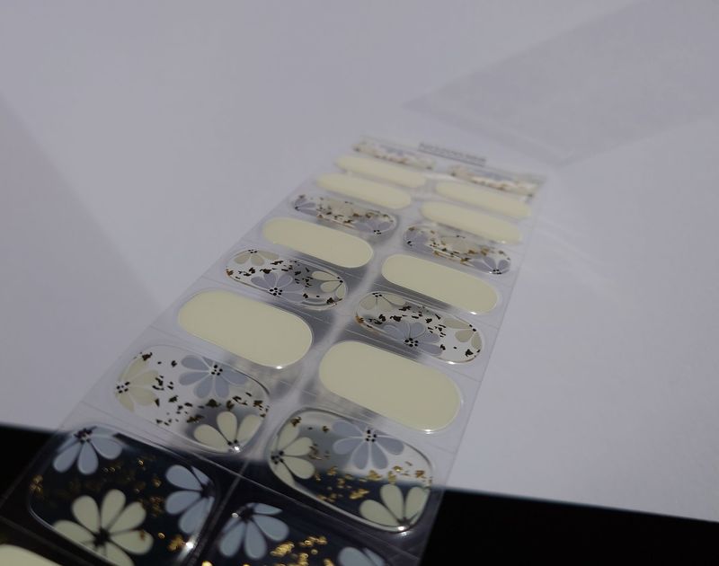 Hannah, teilweise transparente UV-Gel-Folie, 20er-Nagelfolie Magic Nail Wraps NG200368 Hannah, teilweise transparente UV-Gel-Folie, 20er-Nagelfolie Magic Nail Wraps NG200368