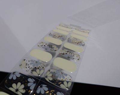 Hannah, teilweise transparente UV-Gel-Folie, 20er-Nagelfolie Magic Nail Wraps NG200368 Hannah, teilweise transparente UV-Gel-Folie, 20er-Nagelfolie Magic Nail Wraps NG200368