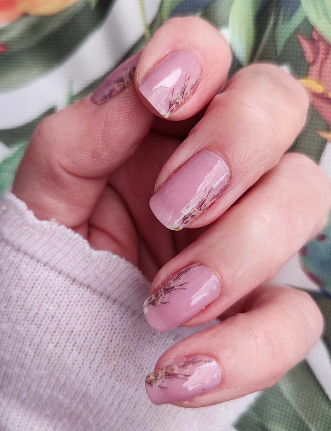 My heart beats Milky Flowers, semitransparent, 16er-Nagelfolie