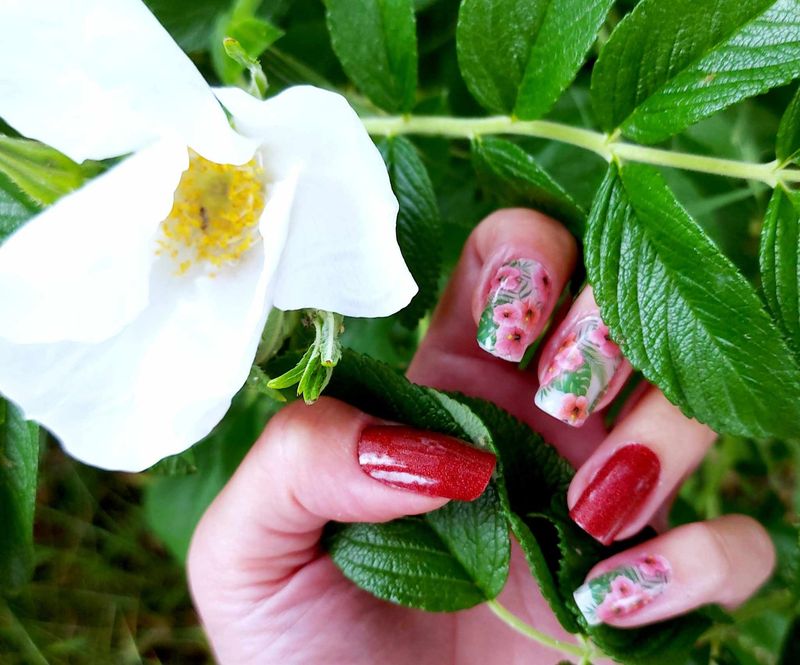 Hibiskussi, Overlay, 16er-Nagelfolie Magic Nail Wraps Exklusivdesign