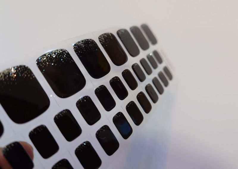 Snowblack, UV-Gel-Folie für Füße, 30er-Nagelfolie Snowblack, UV-Gel-Folie für Füße, 30er-Nagelfolie