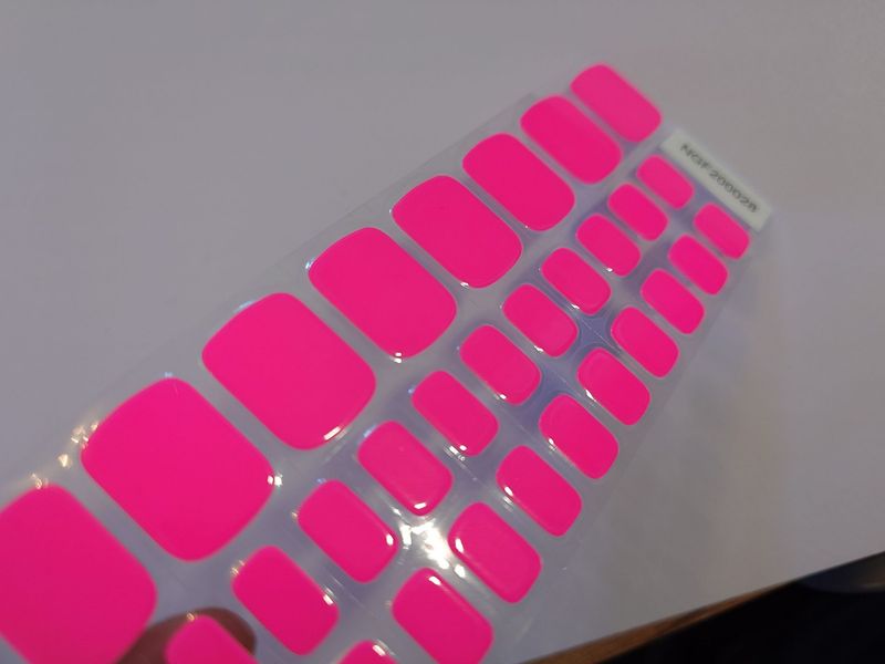 Ultra Pink (neon), UV-Gel-Folie für Füße, 30er-Nagelfolie Ultra Pink (neon), UV-Gel-Folie für Füße, 30er-Nagelfolie