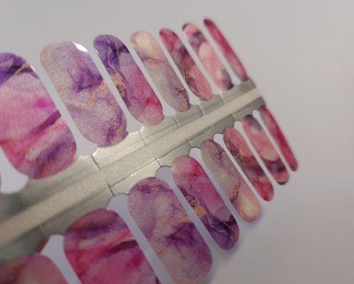 Lilac Marble, Pearl-Shimmer-Finish, 16er-Nagelfolie Magic Nail Wraps Lilac Marble, Pearl-Shimmer-Finish, 16er-Nagelfolie Magic Nail Wraps