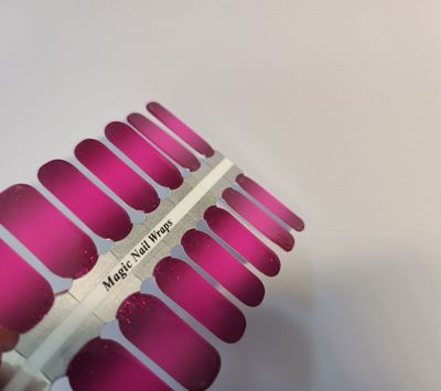 Dramatic Fuchsia, 16er-Nagelfolie Magic Nail Wraps Exklusivdesign Dramatic Fuchsia, 16er-Nagelfolie Magic Nail Wraps Exklusivdesign