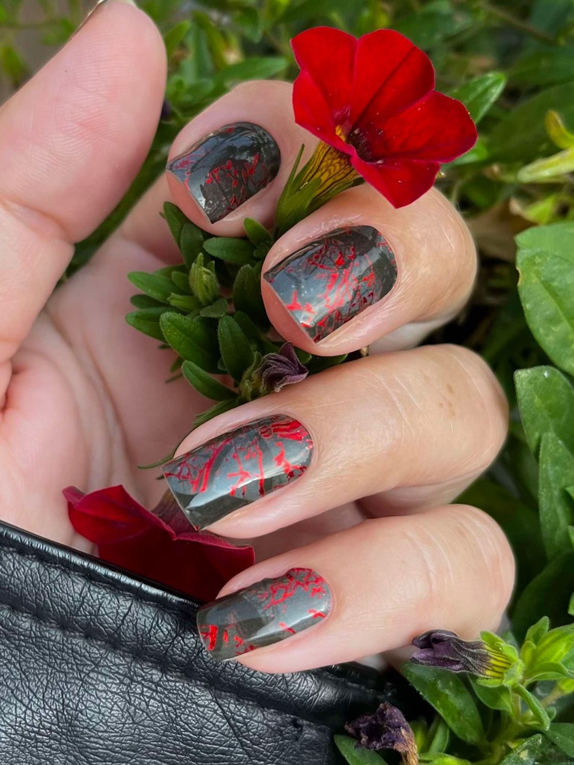 Set the Dark on Fire, 16er-Nagelfolie Magic Nail Wraps Exklusivdesign Set the Dark on Fire, 16er-Nagelfolie Magic Nail Wraps Exklusivdesign