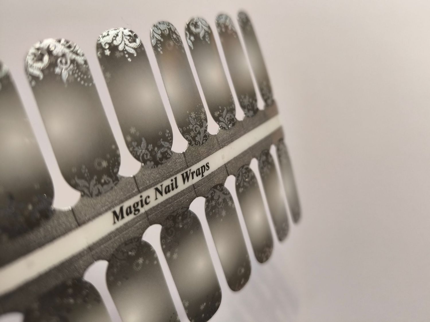 No grey Days with Agémina, 16er-Nagelfolie Magic Nail Wraps Exklusivdesign